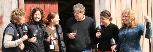  Appellation team members with wine maker Grant Taylor.  From L-R Wendy Johnston, Kirsty Hart, Jess Ruthe, Grant Taylor, Beth Ryden and Tammy Schultz